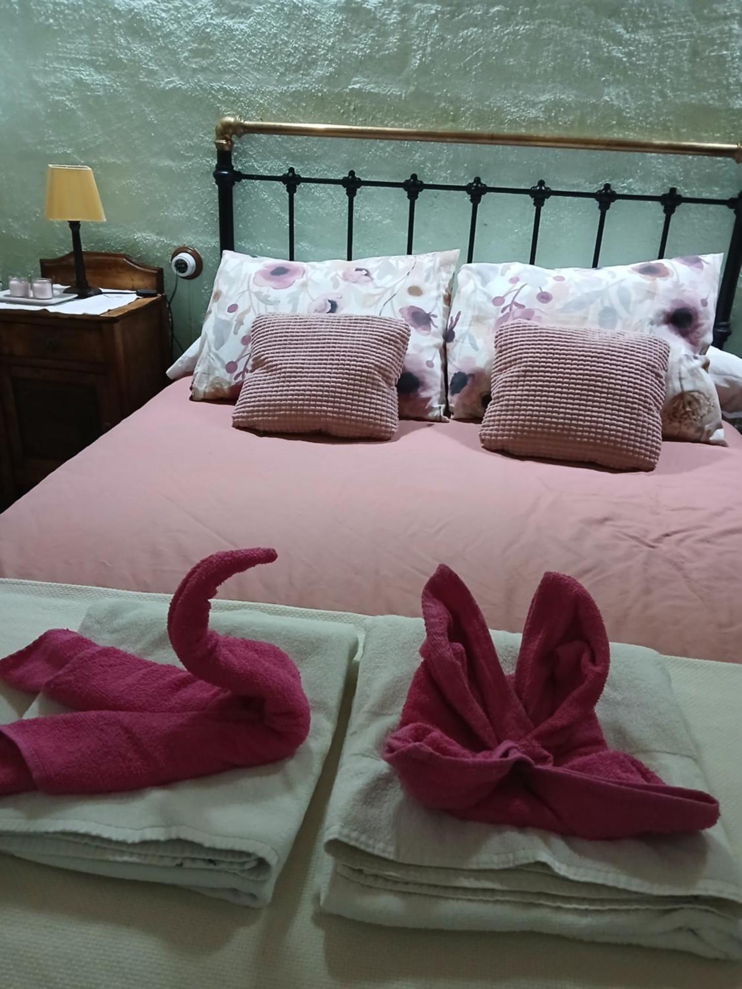 Gasthaus Mirador De Fuentes Fuentes de León Zimmer foto