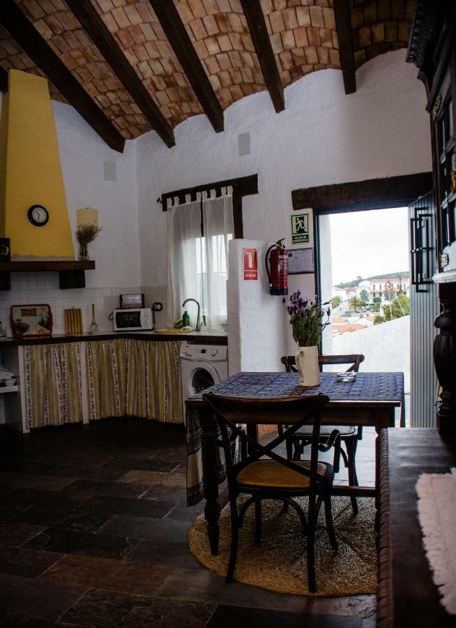 Gasthaus Mirador De Fuentes Fuentes de León Exterior foto